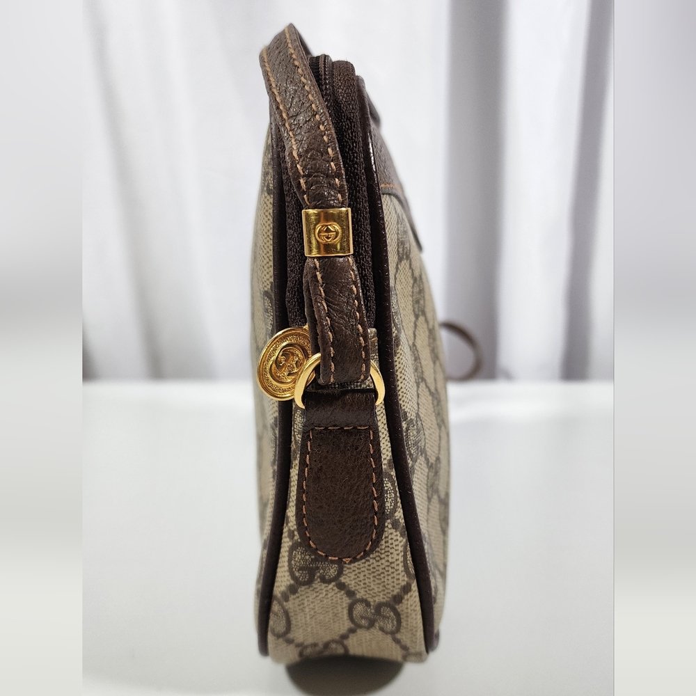 Authentic! Gucci GG crossbody brown. Pre Loved but in great condition. - Picture 3 of 14